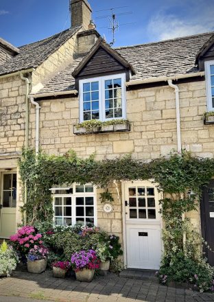 A typically well kempt house in Painswick